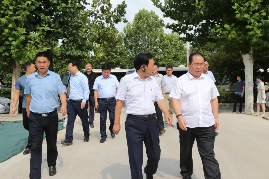 市长丁福浩观摩团参观全球锅炉行业共享制造产业园