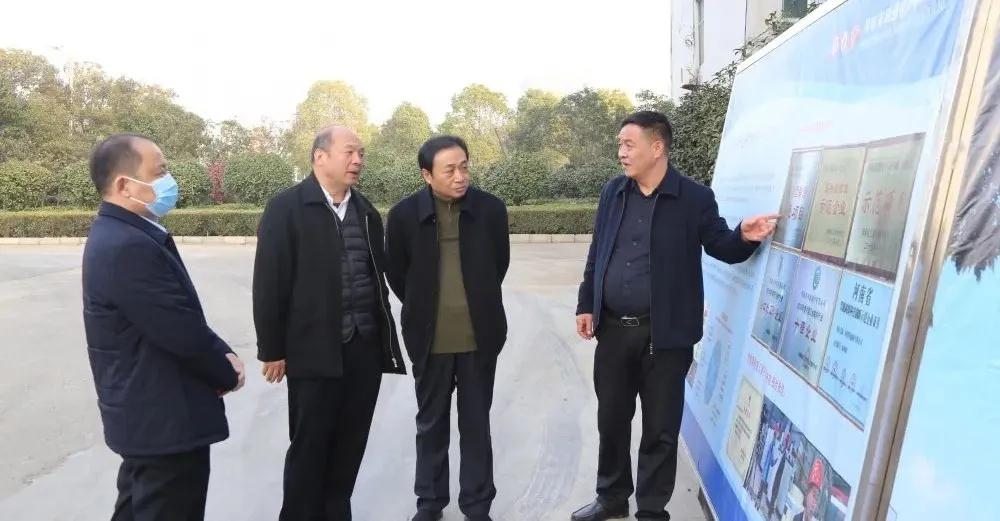 中国产业集聚研究专家杨建国莅临四通锅炉调研访谈